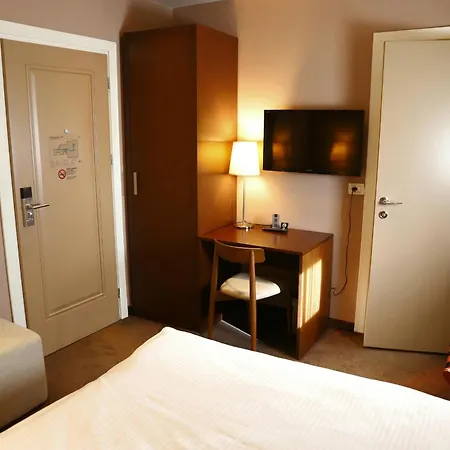 Mondial Hotel 4*