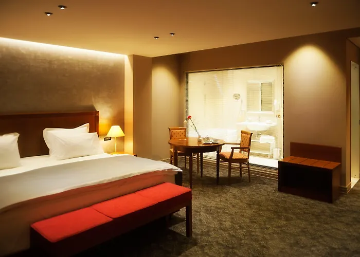 Mondial Hotel 4*