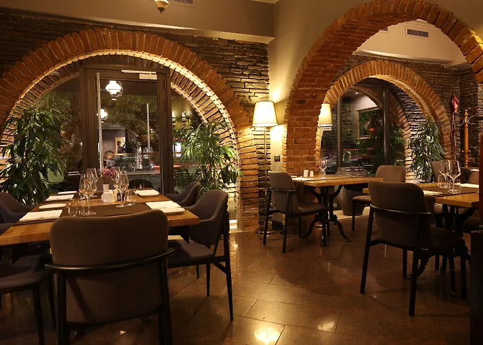 Mondial Hotel 4*