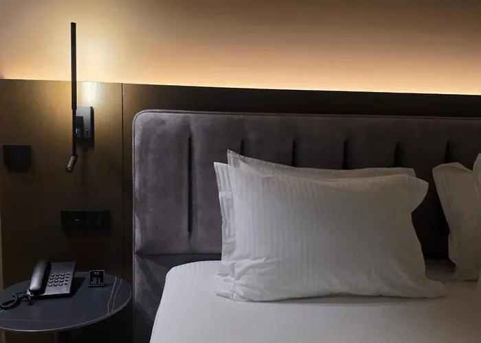 Otel Mondial