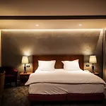环球酒店 4* 地拉那