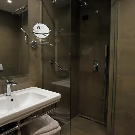Mondial Hotell Tirana