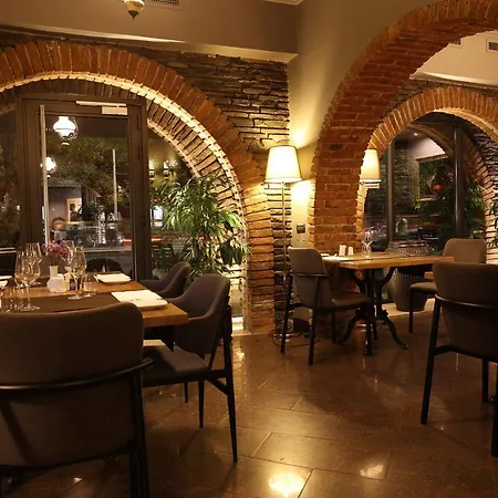 Mondial Hotell 4*