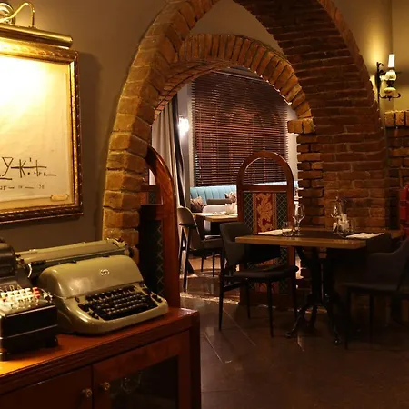 Mondial Hotel 4*